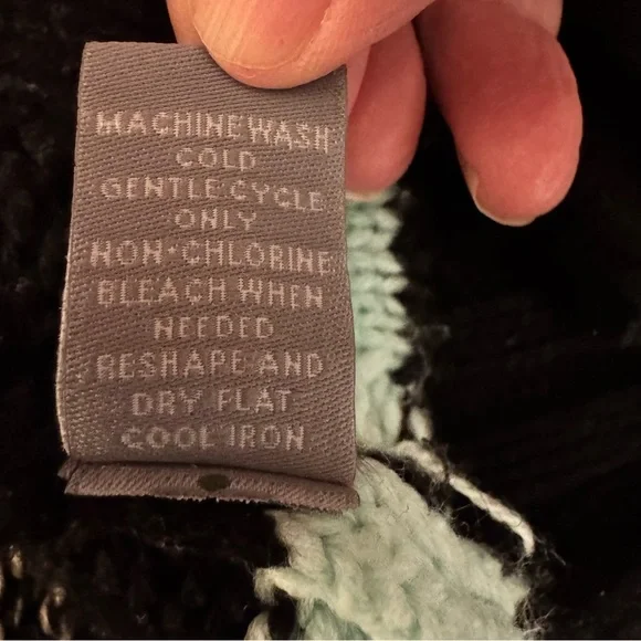 Southwest Sass Charlotte Russe Cardigan — Cozy, Bold & Ready to Slay (Size M) - Picture 5 of 6